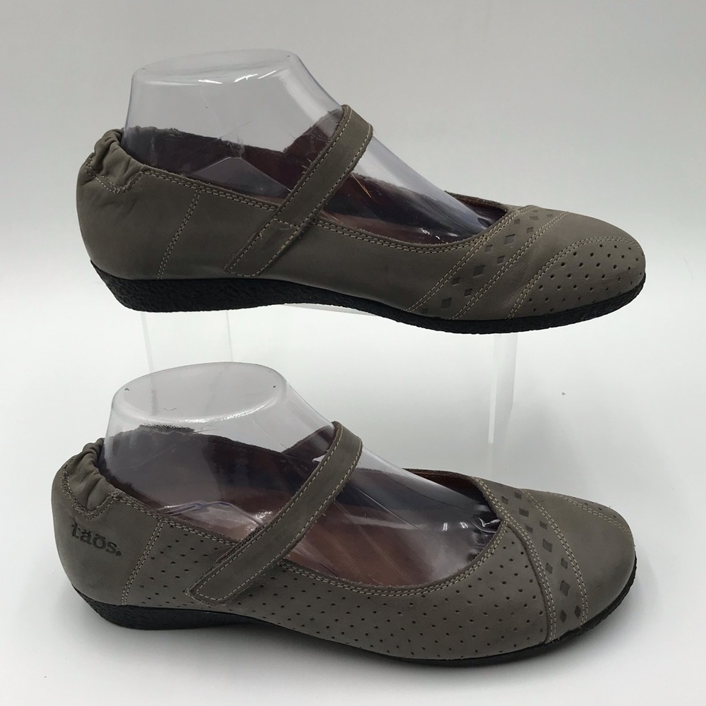 Taos Women's Mary Jane Flats